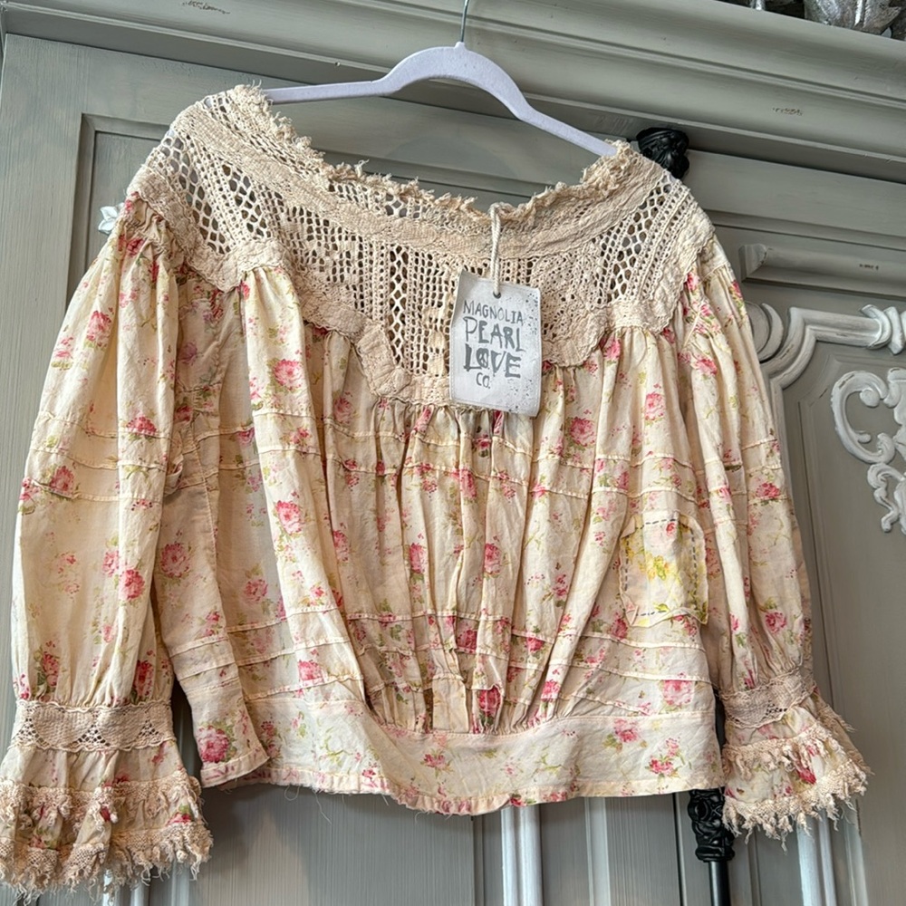 MAGNOLIA PEARL 🌸🌺🍃Crochet Yolk “KEIRA” BLOUSE, in EDEN ROSE, NWT